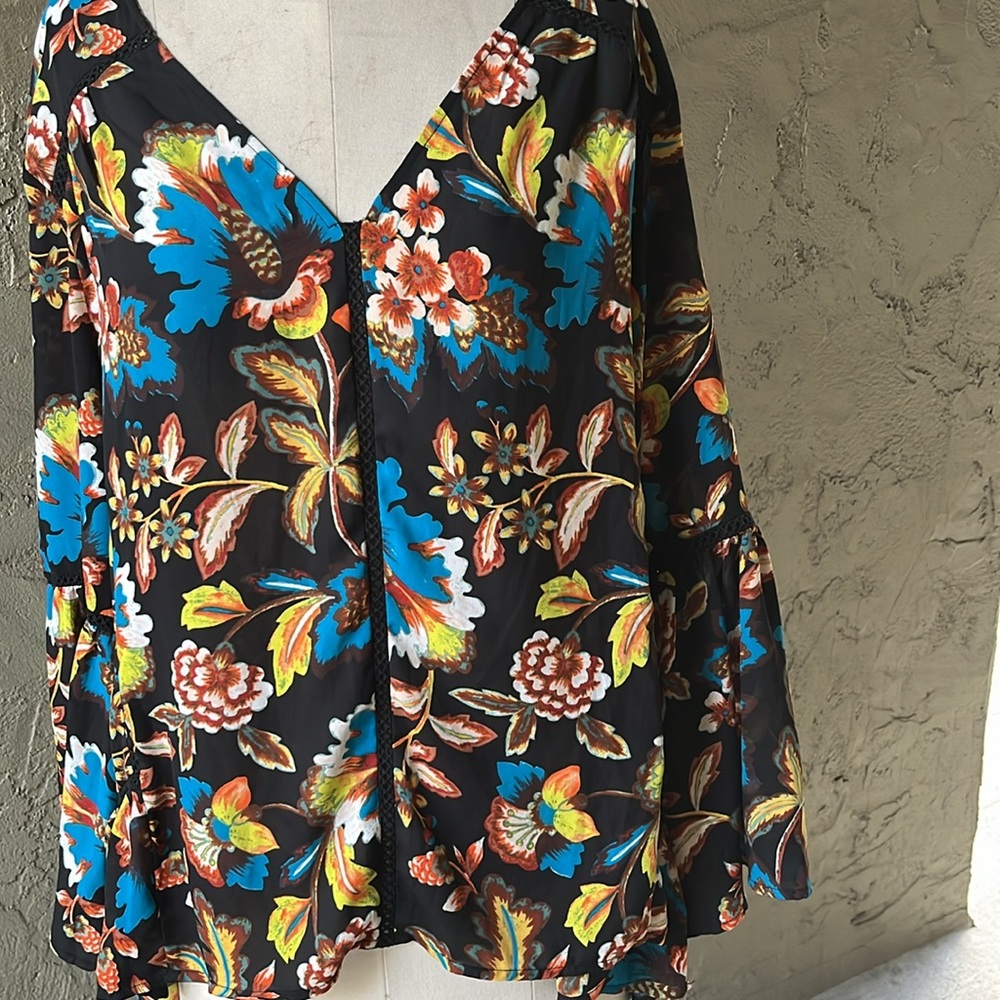 INC Floral top - Picture 5 of 8